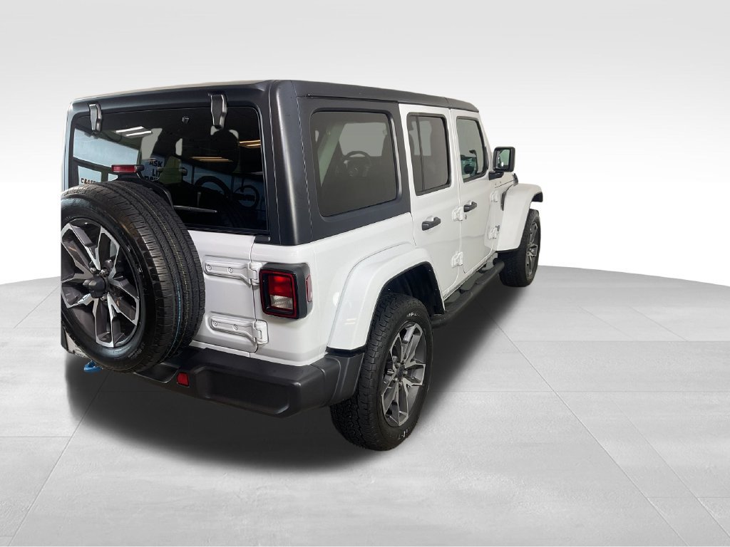 Used 2024 Jeep Wrangler Unlimited w/ Convenience Group AWD/4WD image 4
