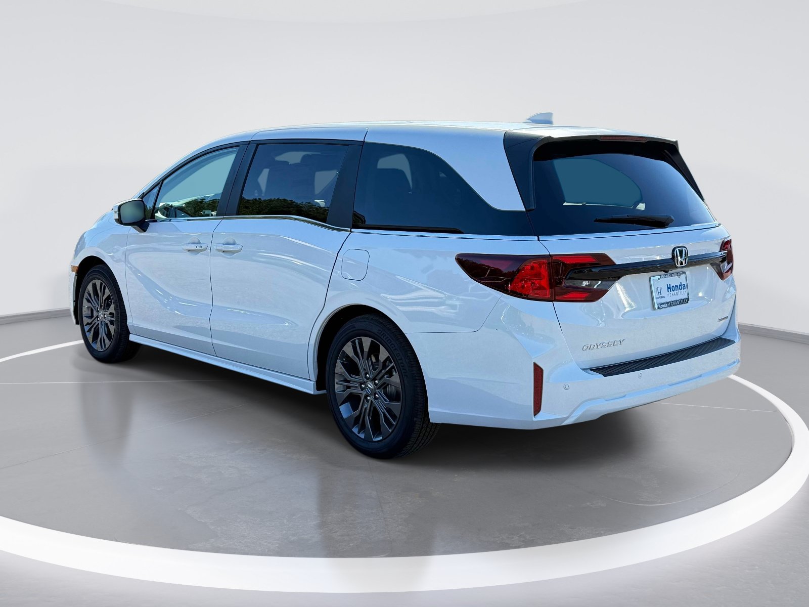 New 2027 Honda Odyssey Touring image 4