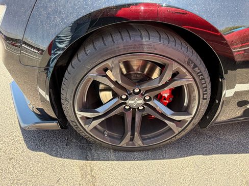 Used 2021 Chevrolet Camaro SS RWD image 6
