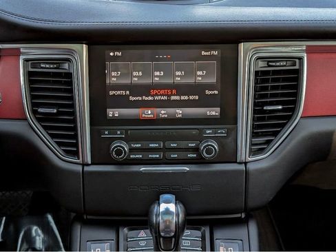 Used 2018 Porsche Macan Turbo image 23