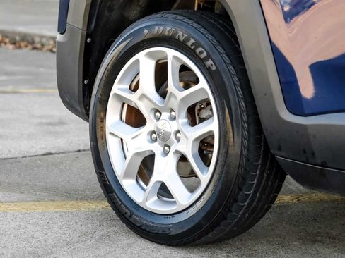 Used 2017 Jeep Renegade Latitude w/ Cold Weather Group image 53