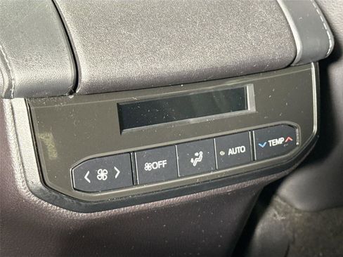 Certified 2024 Toyota Highlander XLE image 40