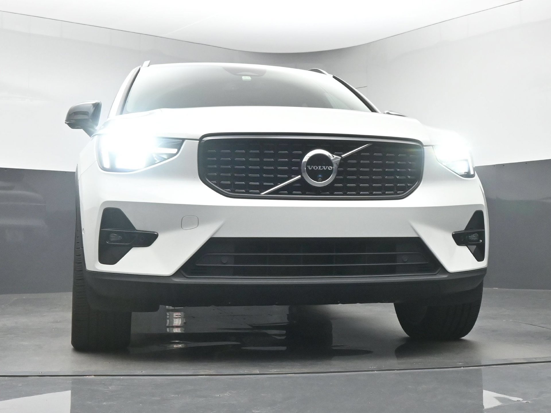 Used 2024 Volvo XC40 B5 Ultimate w/ Protection Package Premier AWD/4WD image 11