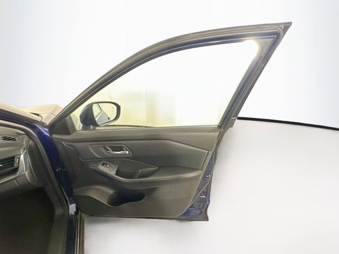 Used 2025 Nissan Rogue SV AWD/4WD image 31