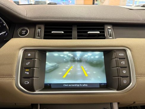 Used 2019 Land Rover Range Rover Evoque SE image 25
