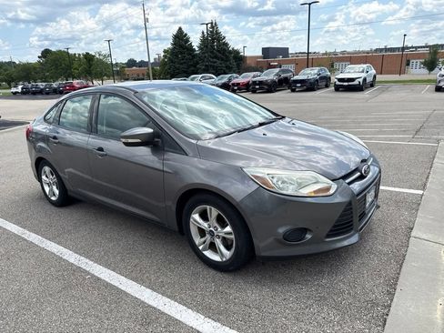 Used 2014 Ford Focus SE FWD image 2