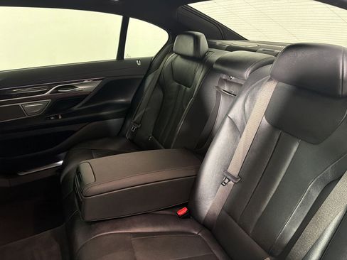 Used 2020 BMW 740i w/ M Sport Package RWD image 31