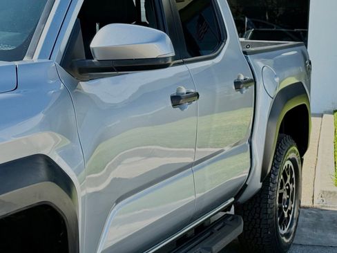 Used 2024 Toyota Tacoma TRD Off-Road w/ TRD Off Road Upgrade Package AWD/4WD image 4
