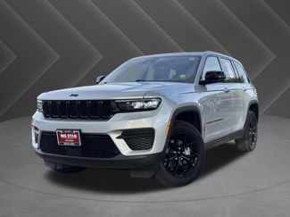 Used 2025 Jeep Grand Cherokee Altitude video 2