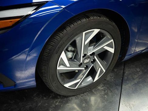Used 2025 Hyundai Elantra Sport FWD image 4