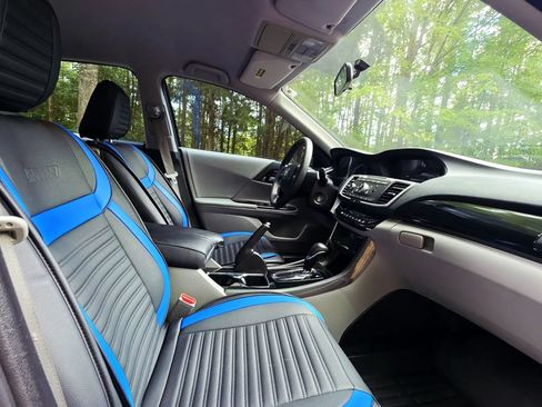 Used 2017 Honda Accord LX image 11