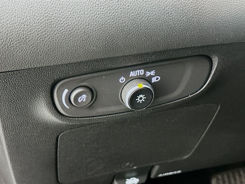 Used 2025 Buick Encore GX Preferred AWD/4WD image 17