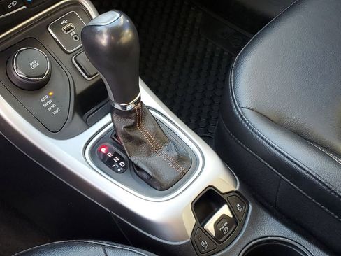 Used 2019 Jeep Compass Latitude w/ Cold Weather Group image 17