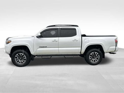 Used 2023 Toyota Tacoma TRD Sport w/ Technology Package AWD/4WD image 3