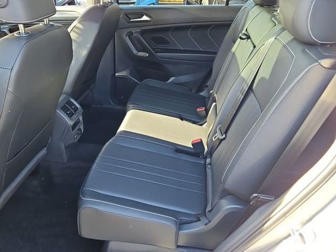 Used 2023 Volkswagen Tiguan SE w/ Panoramic Sunroof Package image 13
