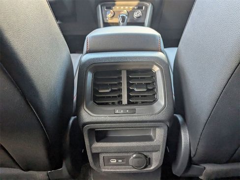Used 2024 Volkswagen Tiguan SE image 27