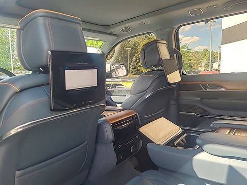 Used 2022 Jeep Grand Wagoneer Series III w/ Rear Seat Video Group 1 AWD/4WD image 21