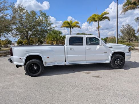 Used 2006 Chevrolet Silverado 3500 LT w/ Onstar Plus Package AWD/4WD image 3