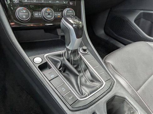 Certified 2023 Volkswagen Jetta SE w/ Panoramic Sunroof Package FWD image 37