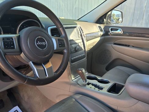 Used 2012 Jeep Grand Cherokee Laredo image 5