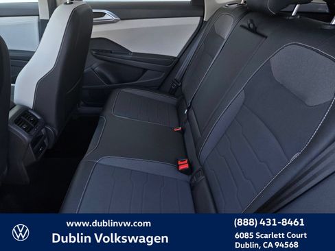Certified 2025 Volkswagen Taos SE w/ Panoramic Sunroof Package FWD image 12