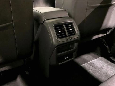 Used 2024 Volkswagen Taos SE image 34