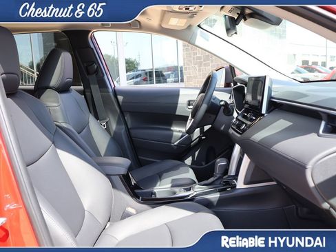 Used 2024 Toyota Corolla Cross XLE w/ Convenience Package AWD/4WD image 10