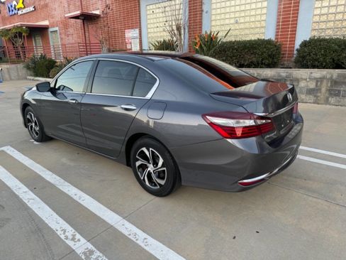Used 2017 Honda Accord LX image 3