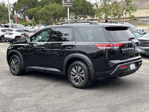 Certified 2024 Nissan Pathfinder SV w/ SV Premium Package FWD image 6