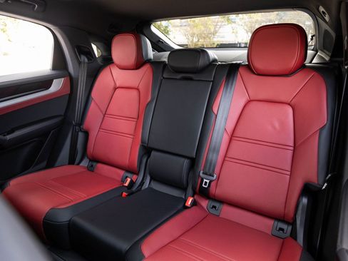 Used 2026 Porsche Cayenne S AWD/4WD image 29