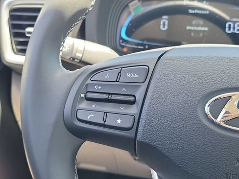 New 2026 Hyundai Venue SEL FWD image 7