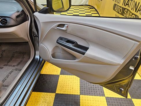 Used 2013 Honda Insight LX image 13