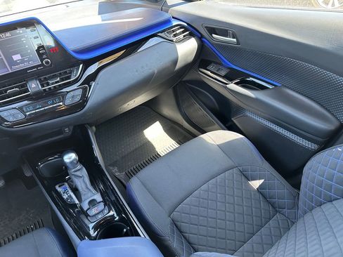 Used 2021 Toyota C-HR XLE image 22