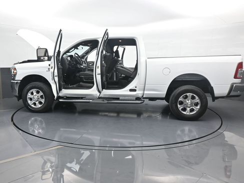 Used 2024 RAM 2500 Big Horn AWD/4WD image 39