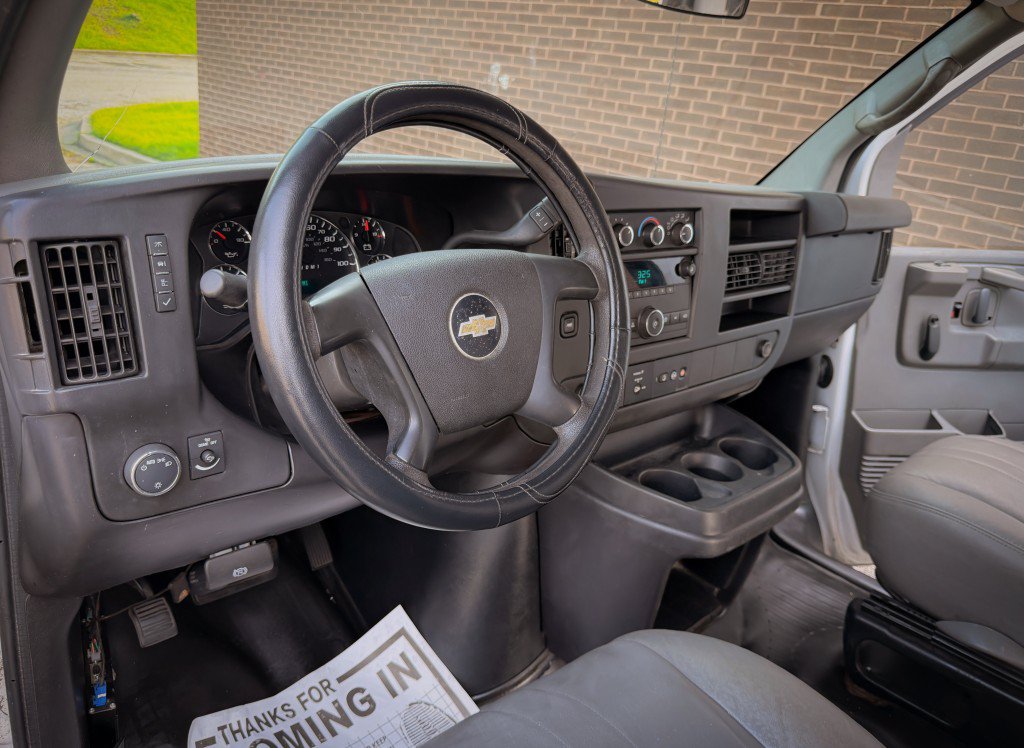Used 2014 Chevrolet Express 2500 RWD image 15