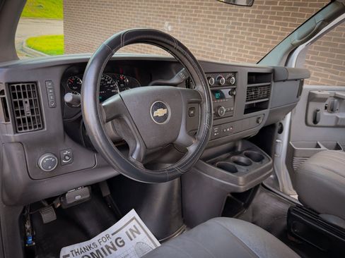 Used 2014 Chevrolet Express 2500 RWD image 15