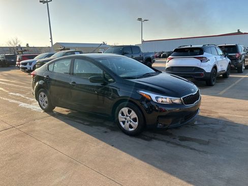 Used 2017 Kia Forte LX w/ LX Popular Package image 4
