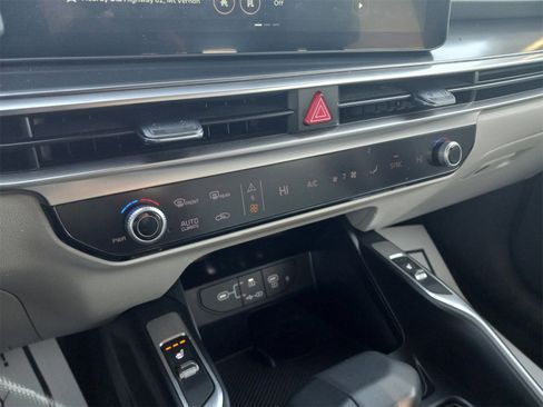 Used 2024 Kia Sorento S w/ Panoramic Sunroof Package image 17