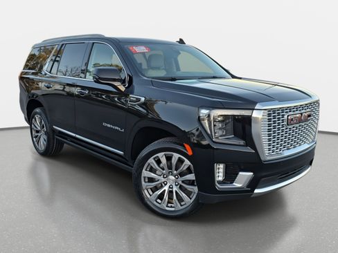 Used 2021 GMC Yukon Denali w/ Denali Premium Package image 3