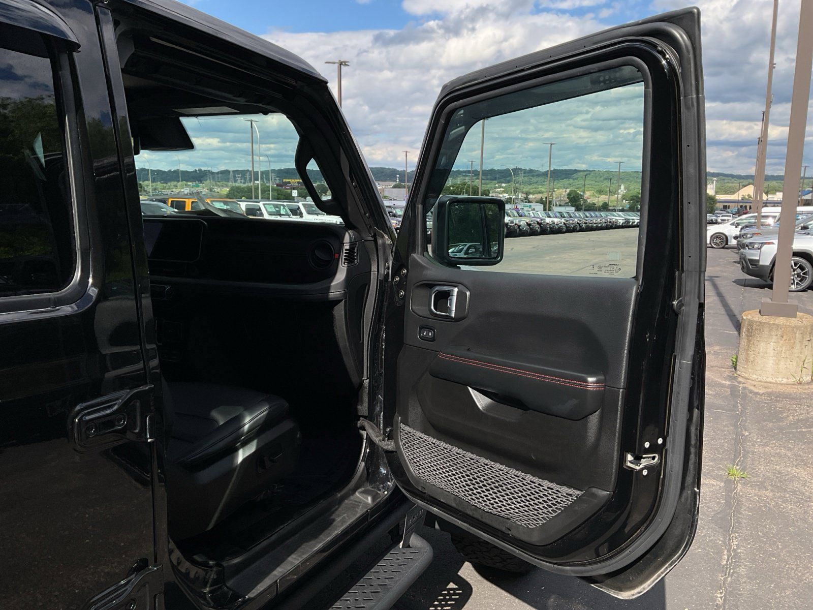 Used 2024 Jeep Wrangler Unlimited Rubicon AWD/4WD image 35