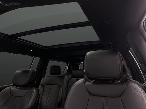 Used 2024 Jeep Wagoneer L Series III w/ Premium Group I image 7