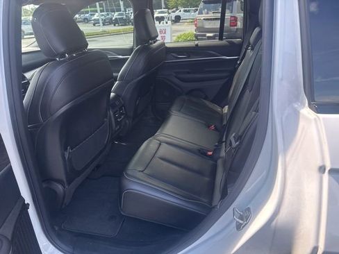 Used 2025 Jeep Grand Cherokee Limited w/ Luxury Tech Group II AWD/4WD image 12