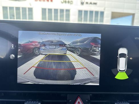 Used 2025 Kia Sportage EX image 17