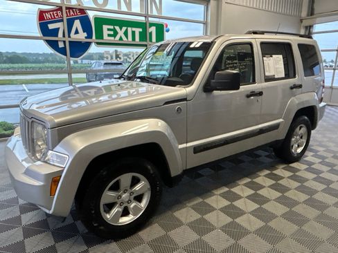 Used 2011 Jeep Liberty Sport w/ Popular Equipment Group AWD/4WD image 3