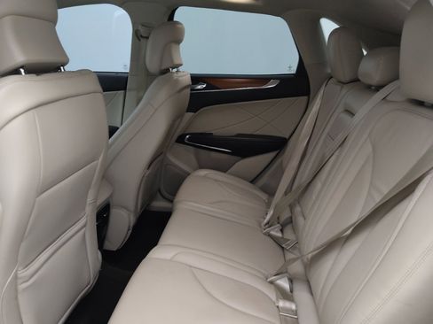 Used 2019 Lincoln MKC Select w/ Select Plus Package FWD image 18
