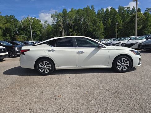Certified 2025 Nissan Altima 2.5 S FWD image 9