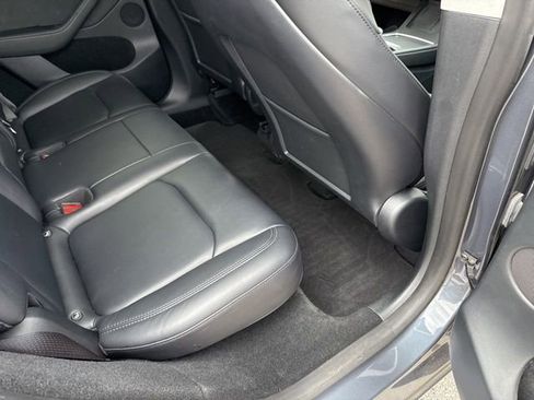 Used 2023 Tesla Model Y Performance image 14