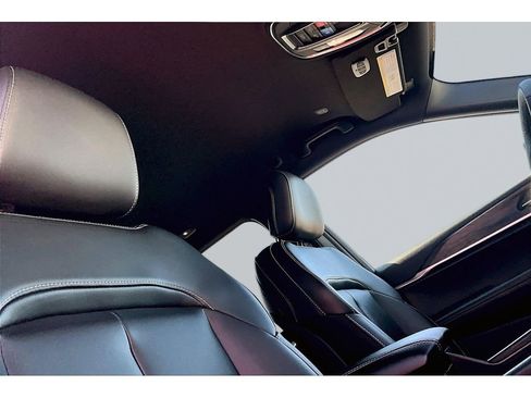 Certified 2024 Jeep Grand Cherokee Limited w/ Black Appearance Package image 18