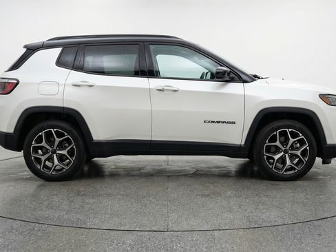 Used 2025 Jeep Compass Limited image 11