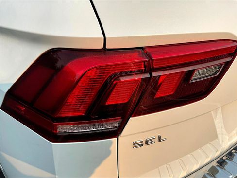 Used 2022 Volkswagen Tiguan SEL R-Line AWD/4WD image 23